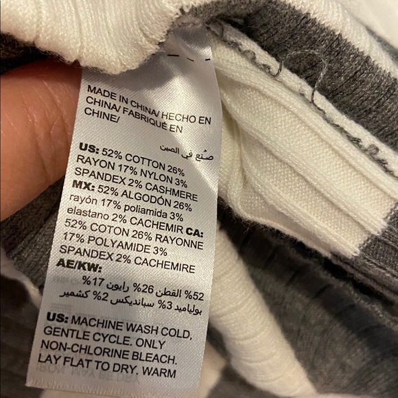 Chico's Ribbed Knit Top in Gray Sweater Size 2 NWT - Picture 8 of 8